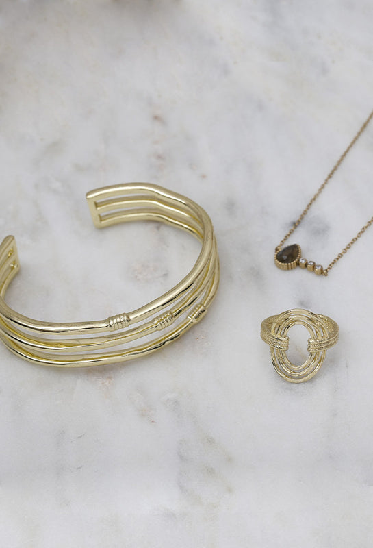 Bangle, ring and necklace | Emma&Chloé